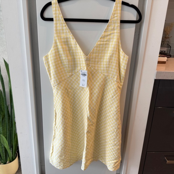 V-Neck Linen Mini Dress - Picture 5 of 9